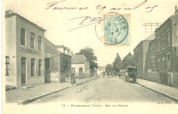 59. FOURMIES - Rue Des Rouets. Commerces - Petite Animation. - Fourmies