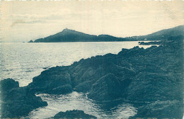 83 -  ENVIRONS D'ESTEREL-PLAGE - LES ROCHERS D'AGAY - Saint-Raphaël