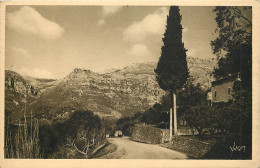   06 - ENVIRONS DE GRASSE -  GOURDON VU DE LA ROUTE DE VENCE - Grasse