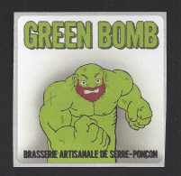 Etiquette De Bière  6 X 6 Cm -  Green Bomb  - Brasserie Du Forest à Chateaufort (04) - Bier