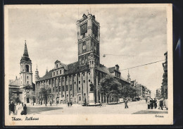 AK Thorn, Rathaus Mit Denkmal, Kirche Und Strasse  - Westpreussen