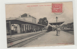 Vitry Le François " Train En Gare " - Vitry-le-François