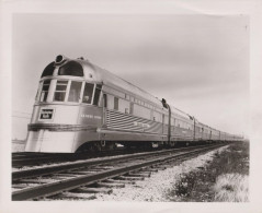 TRAIN  -  PHOTO HEDRICH-BLESSING  -  Dimension 25 X 20.5  -  BURLINGTON ROUTE - DENVER ZEPHYR  - - Trenes