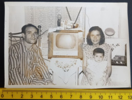 #15    Anonymous Persons - Man And Woman - Famili Photo With Old TV - Anonymous Persons