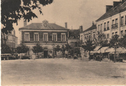 CHATEAUROUX - CPSM :  Place Du Marché Et Mairie - Chateauroux