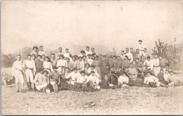 CARTE PHOTO MILITARIA  - Les Copins Réunis Honneur Aux Père Cent - Sonstige & Ohne Zuordnung