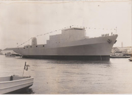 PHOTO PRESSE LANCEMENT DU BATIMENT DE SOUTIEN GARONNE A F P PHOTO AOUT 1964 FORMAT 18 X 13 CMS - Boten