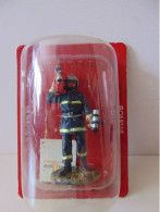 Figurine " Del Prado " Pompier En Tenue De Feu, Dans Son Emballage - Other & Unclassified