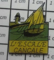 310c Pin's Pins / Beau Et Rare / BATEAUX / BARQUE DE PECHE VOILIER L'ESCALE CANCALE - Barcos