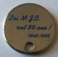 Jeton De Caddie - Les M.J.C. Ont 50 Ans ! 1945-1995 - MAISON DES JEUNES ET DE LA CULTURE - En Métal - (1) - - Jetons De Caddies