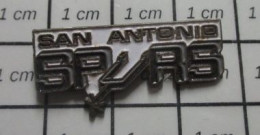 410C Pin's Pins / Beau Et Rare / SPORTS / BASKET AMERICAIN SAN ANTONIO SPURS EPERONS - Baloncesto