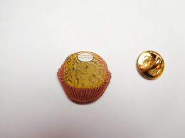 Beau Pin's , Chocolat , Rocher D'Or Ferrero , Non Signé - Lebensmittel