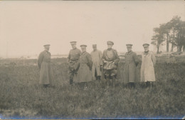 HET JAAR 1930. - BEZOEK KONING ALBERT BIJ OEFENING TE VELDE. FOTOKAART.     2 SCANS - Other & Unclassified