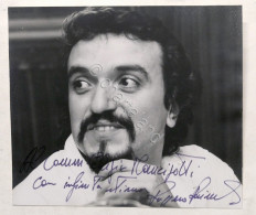 Fotografia Con Autografo Del Baritono Ruggero Raimondi - 1980 Ca. - Otros & Sin Clasificación