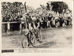 TOUR DE FRANCE 1935  PHOTO PARIS SOIR    .......4ème Étape Metz Belfort Jean Aerts Bat Son Coéquipier Dannels - Radsport