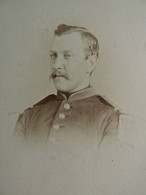 Photo CDV Bertier   Portrait Militaire  Capitaine D'Infanterie  Sec. Emp. CA 1865 - L436 - Old (before 1900)