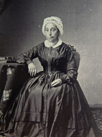 Photo Cdv Durand à Lyon - Femme à La Coiffe, Beau Portrait, Second Empire, Circa 1865 L436 - Antiche (ante 1900)