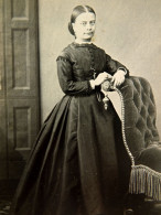 Photo Cdv Durand à Lyon - Femme En Pied, Second Empire, Circa 1865 L436 - Alte (vor 1900)