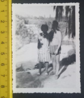 #16   Couple On Vacation - On The Beach In A Bathing Suit / Homme Femme En Vacances - Sur La Plage En Maillot De Bain - Anonyme Personen