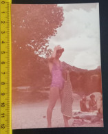 #16   Woman On Vacation - On The Beach In A Bathing Suit / Femme En Vacances - Sur La Plage En Maillot De Bain - Anonymous Persons