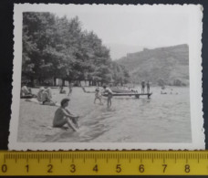 #16   Woman On Vacation - On The Beach In A Bathing Suit / Femme En Vacances - Sur La Plage En Maillot De Bain - Personnes Anonymes