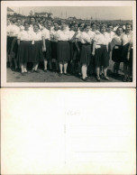 Frauen Gruppenfoto, Einheitliche Kleidung Ortschaft 1956 Privatfotokarte - Zu Identifizieren