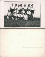 Foto  Frauen Gruppenfoto Auf Wiese 1965 Privatfoto CSSR Tschechien - Personaggi