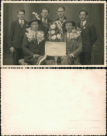 Foto  Gruppenbild Mit Blumen Zálesí 1924 Privatfoto  - Non Classés