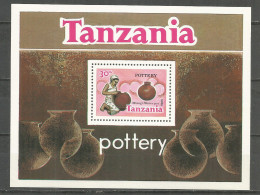 Tanzania 1985 Year, Mint Block MNH(**)  - Tanzania (1964-...)