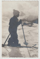 CARTE PHOTO C.A.D.S.E. GRENOBLE - UN ENFANT SUR DES SKIS DE FOND - PISTE DANS LES MONTAGNES DES ALPES - 2 SCANS - - Alpinismo