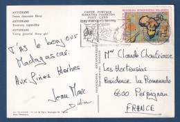 Madagascar - Sur Carte Postale - Pour La France - Jeune Danseuse Hova - 1982 - Madagascar (1960-...)