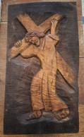 Statue/ Sculpture Figurant Le Christ Portant La Croix. En Bois. - Religious Art