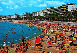 *CPM - 06 - CANNES - Un Coin De Plage Sur La Croisette - Cannes