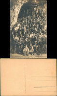 Ansichtskarte  Große Wandergruppe Gitarren Am Höhleneingang 1915 - Personen