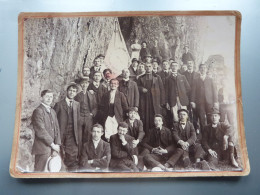 Photo 1912, Cantal, Association De La Jeunesse Catholique D'Aurillac Réunie à Carlat - Autres & Non Classés