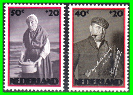 PAISES BAJOS ( EUROPA )  2 SELLOS TEMATICA PERSONAJES - Used Stamps