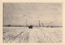 Foto Deutscher Soldat Mit Pferdegespann Auf Schneepiste In Russland - 2. WK - 8*5cm  (69140) - Guerre, Militaire