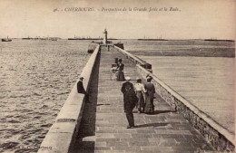 CHERBOURG      (  MANCHE )  PERSPECTIVE DE LA GRANDE JETEE ET LA RADE - Cherbourg