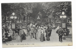 CPA - VICHY - Allée Centrale Du Parc - N° 66 - LL - Animé - - Vichy