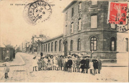 92 CLICHY AE#DC977 ENFANTS DEVANT LECOLE VICTOR HUGO - Clichy