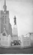 62 NOYELLES GODAULT AE#DC860 LE MONUMENT AUX MORTS DEVANT L EGLISE - Otros & Sin Clasificación