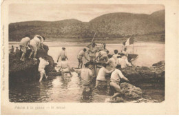 83 TOULON AI#DC687 MARINS A LA MER ET SUR UNE CHALOUPE - Toulon