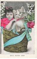 CHATS AG#MK831 DEUX PETITS AMIS FILLETTE AVEC UN CHAT DANS UN PANIER FLEURS MUGUETS - Cats