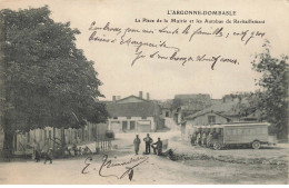 55 L ARGONNE DOMBASLE  AH#AL00505 LA PLACE DELA MAIRIE ET LES AUTOBUS DE RAVITAILLEMENT - Otros & Sin Clasificación