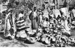 MALI AL#AL00374 BAMAKO MARCHAND DE CALEBASSES AU GRAND MARCHE - Malí