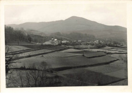 65 LOURDES AK#DC567 CARTE PHOTO LA FLORE VUE SUR LA VILLE ET SES MONTAGNES - Lourdes