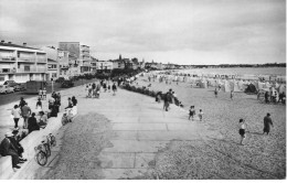 17 ROYAN  AL#AL00846 LE BOULEVARD GARNIER ET LA PLAGE - Royan