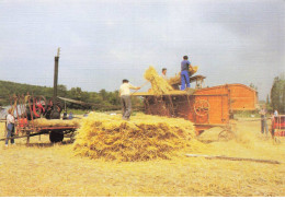 METIERS AL#AL00473 PAYSANS QUI UTILISENT UNE MOISSONNEUSE BATTEUSE - Landbouwers