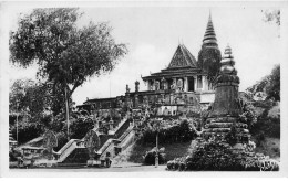 CAMBODGE AL#AL0014 PHNOM PENH LE PNOM A L ESCALIER - Kambodscha