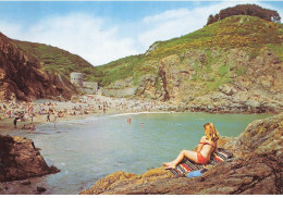 ROYAUME UNI AM#DC137 GUERNSEY PETIT POT BAY ET SES VACANCIERS SUR LA PLAGE - Guernsey